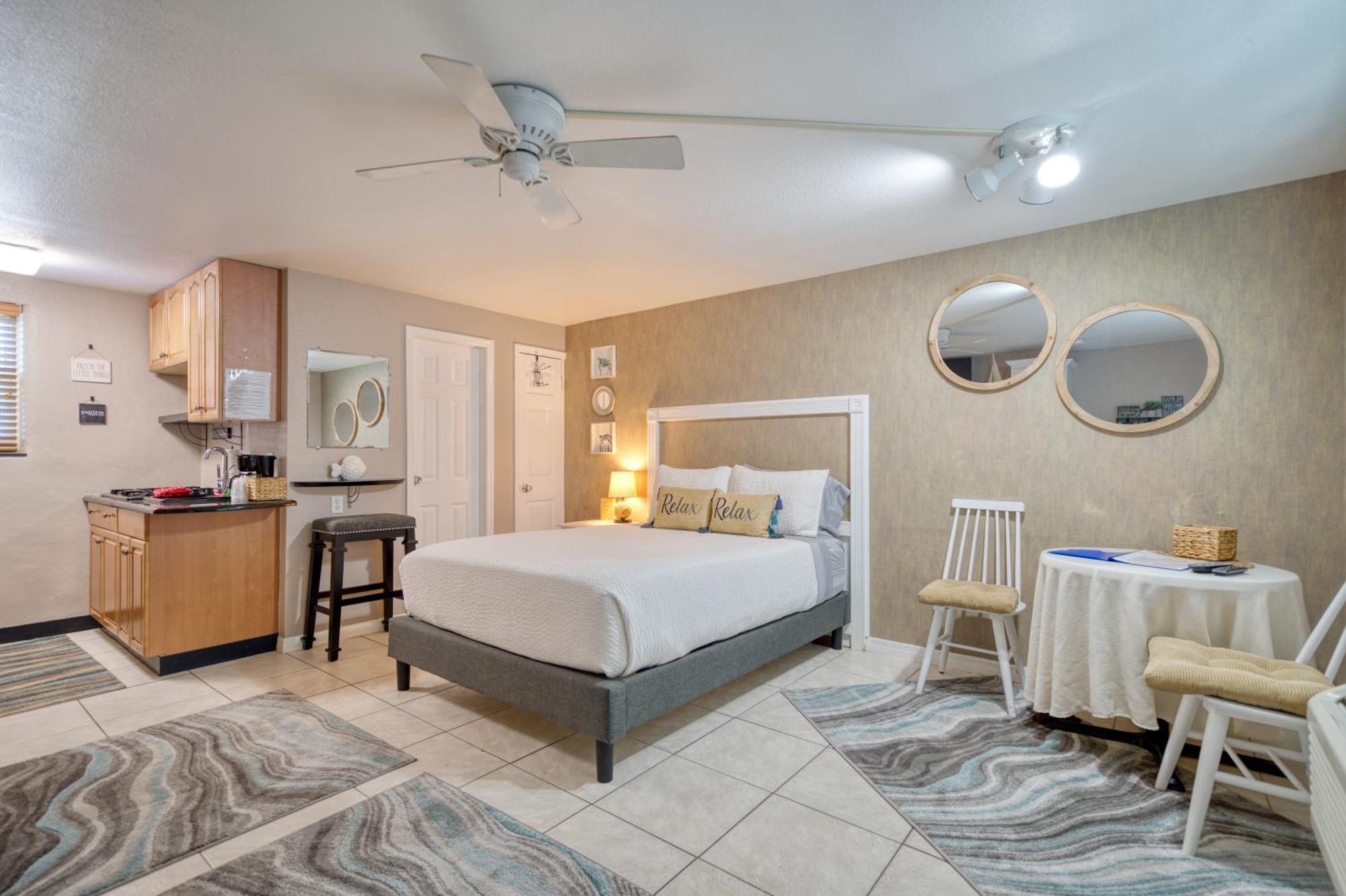 Camelot Beach Suites Clearwater Beach Exteriör bild