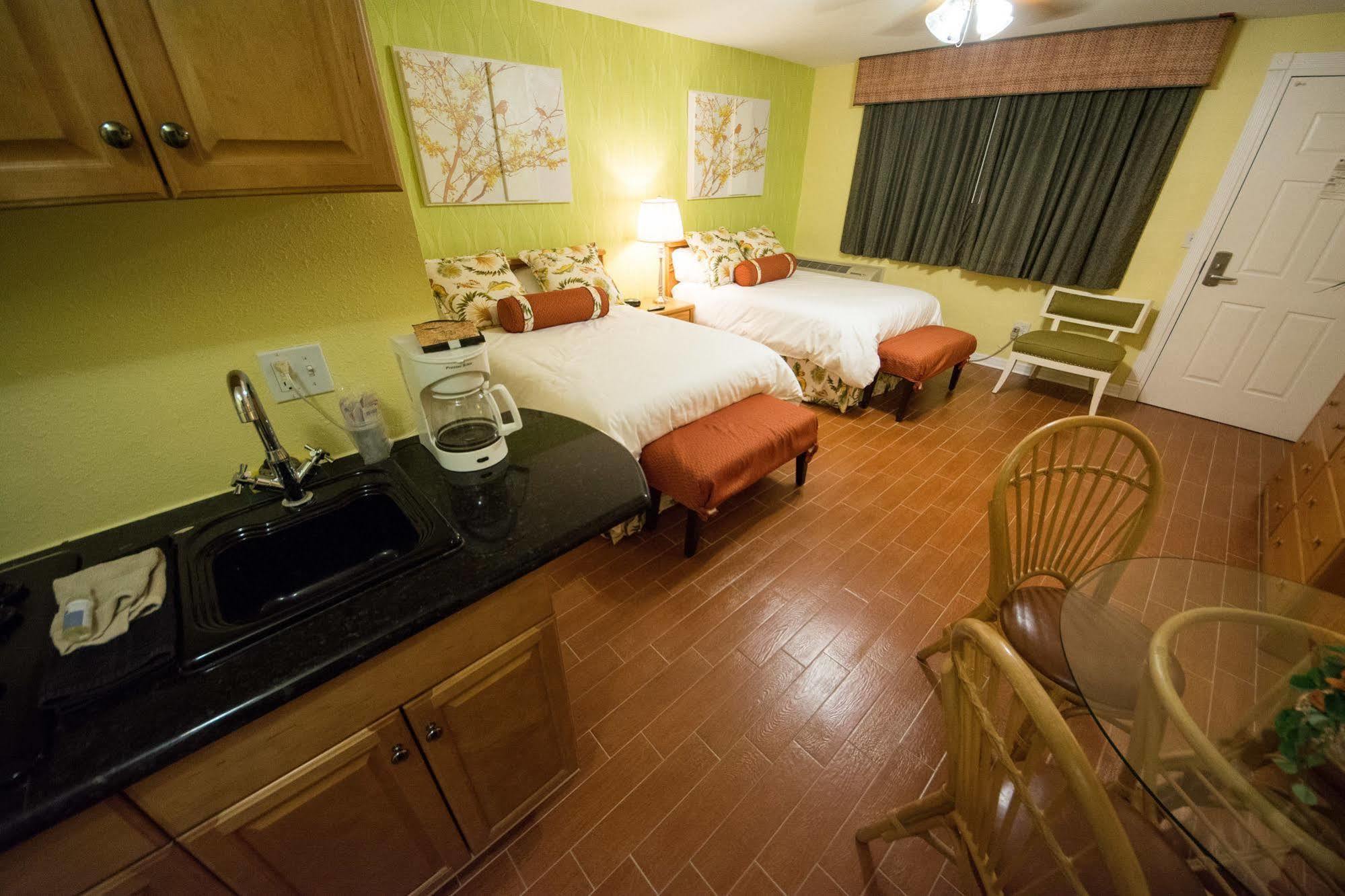 Camelot Beach Suites Clearwater Beach Exteriör bild