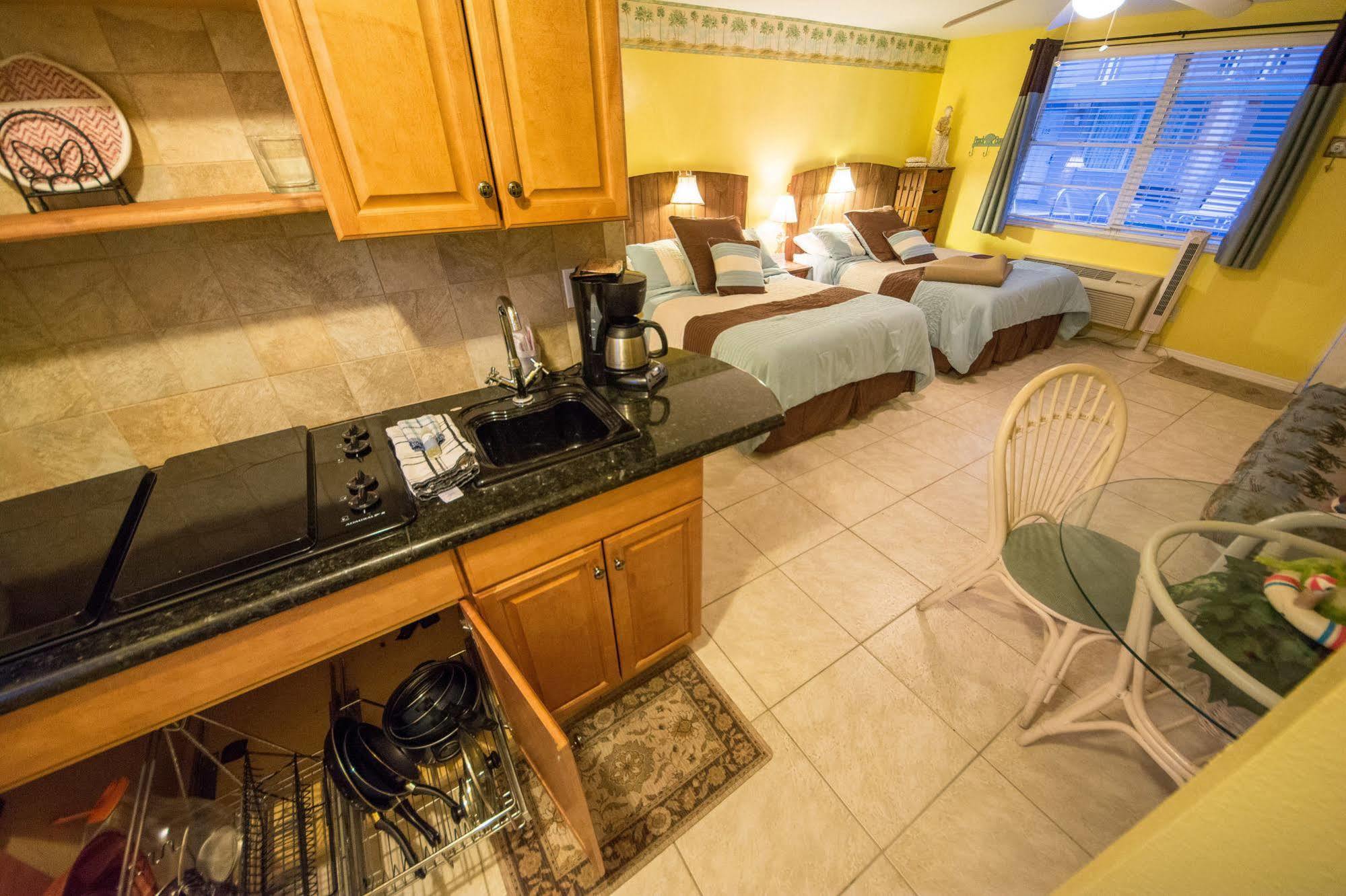 Camelot Beach Suites Clearwater Beach Exteriör bild