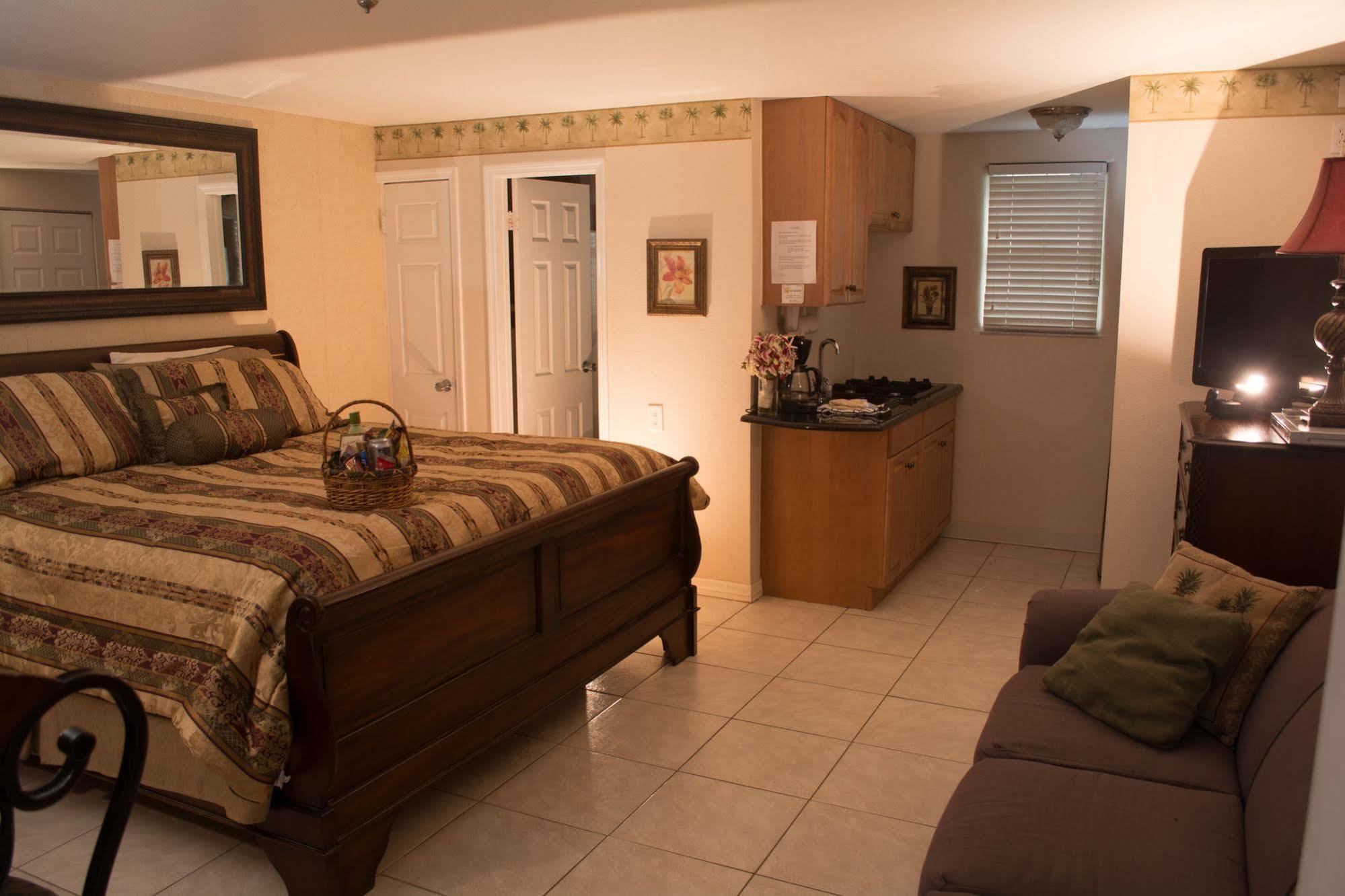 Camelot Beach Suites Clearwater Beach Exteriör bild
